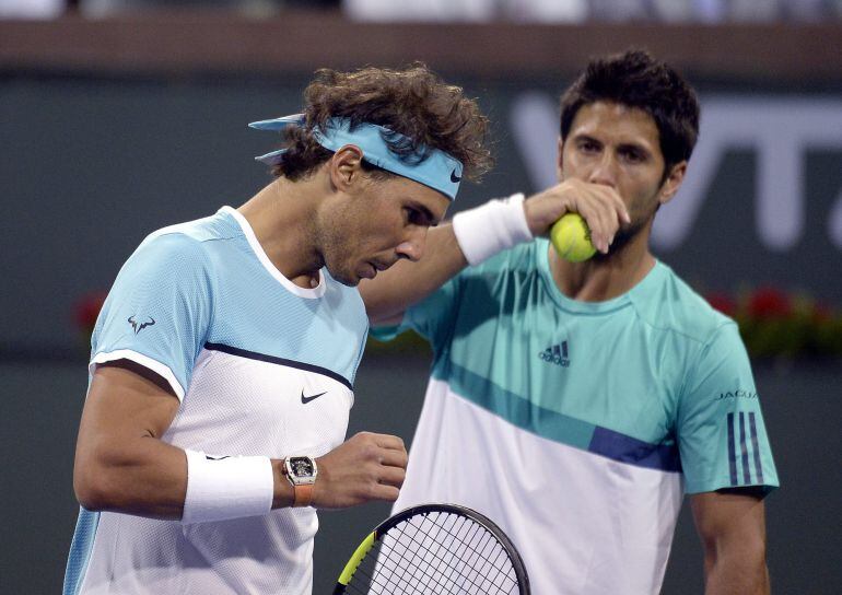 MAN11. Indian Wells (United States), 13/03/2016.- Rafael Nadal (L) and Fernando Verdasco (R) from Spain in action against Bob and Mike Bryan from USA during their first round doubles match at the BNP Paribas Open tennis tournament in Indian Wells, Califor