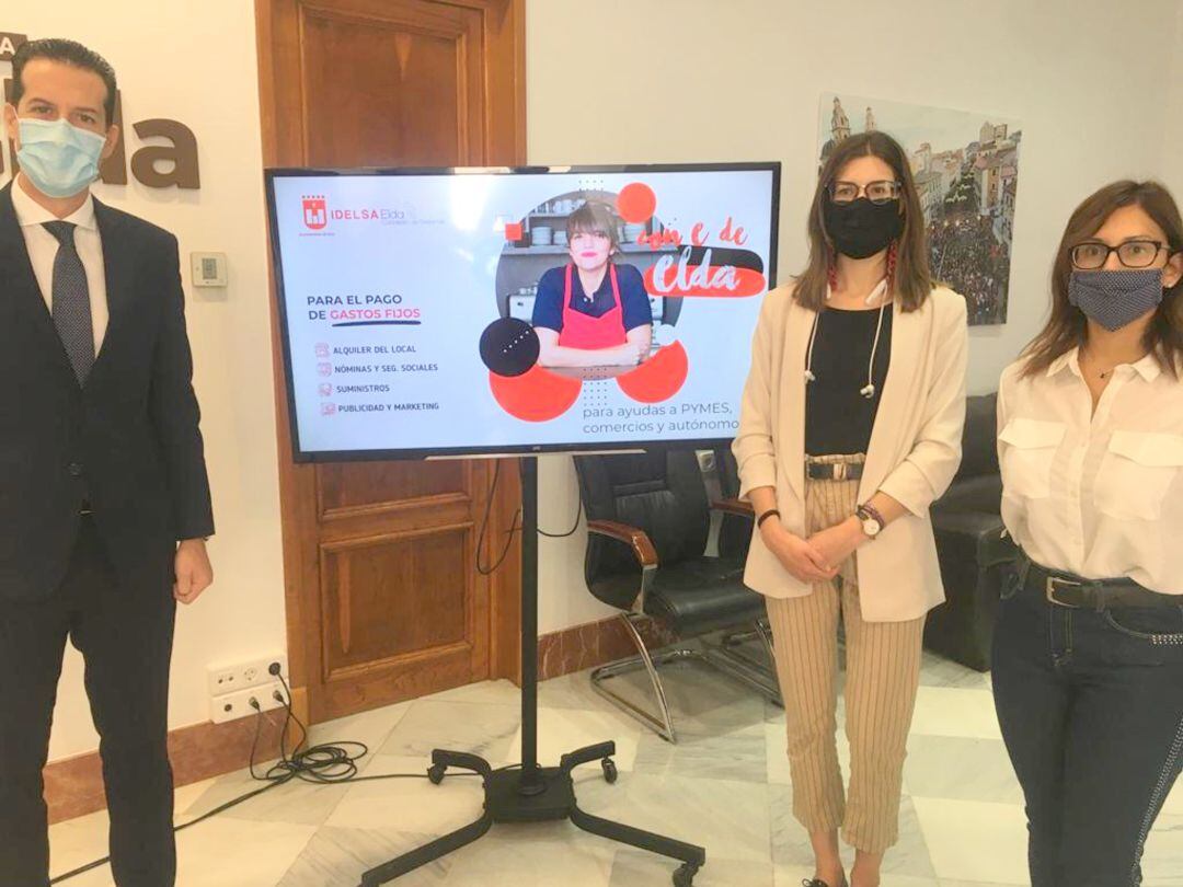 Alfaro y las concejalas de Comercio e Industria en rueda de prensa en Elda