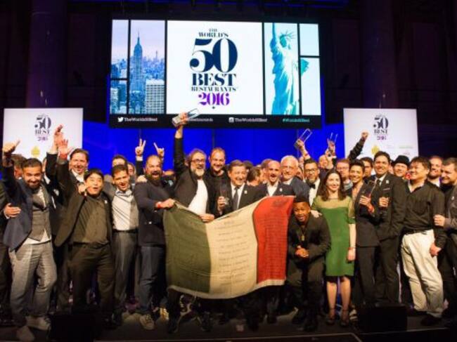 Algunos de los mejores cocineros del mundo, sobre el escenario de Cipriani Wall Street (Nueva York), donde se ha celebrado la gala 'Restaurant' de 2016.