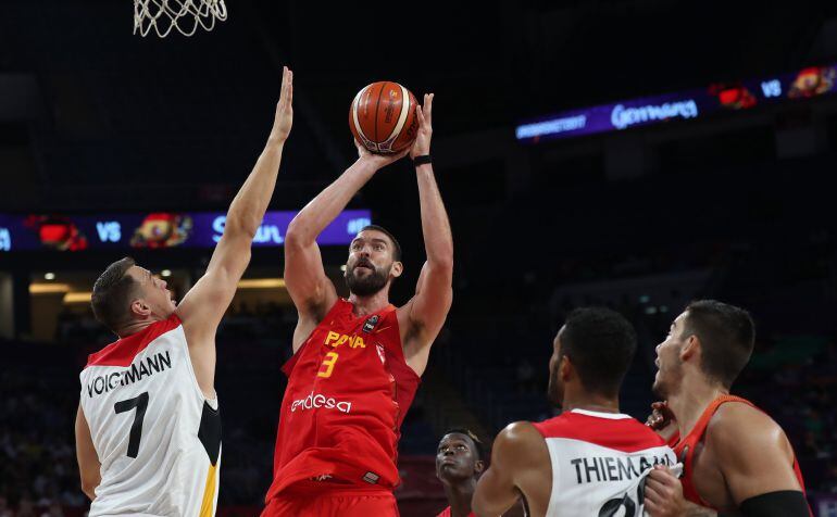 Marc Gasol tira a canasta