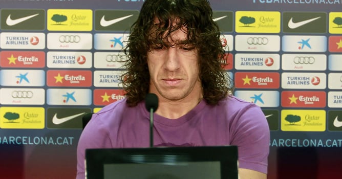 El capitán del Barcelona Carles Puyol en la conferencia de prensa del 28 de abril de 2012, la víspera del partido de la trigésimo sexta jornada de Liga frente al Rayo Vallecano en Vallecas, en la que habló sobre la marcha de su entrenador Josep Guardiola