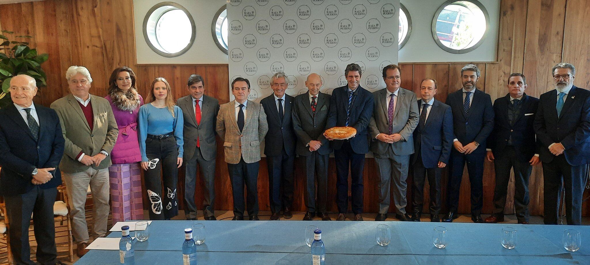 Los Reyes Magos de Sevilla, infiltrados entre los invitados por La Raza al tradicional desayuno previo a la cabalgata del día 5