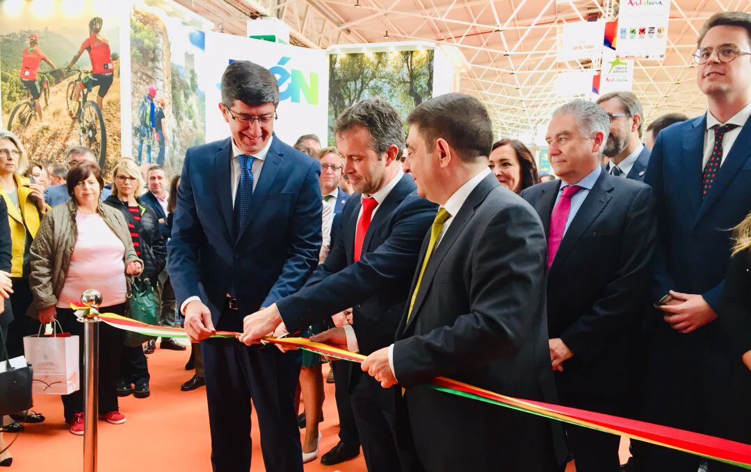 De izquierda a derecha, el vicepresidente de la Junta, Juan Marín, el alcalde de Jaén, Julio Millán, y el presidente de la Diputación, Francisco Reyes.