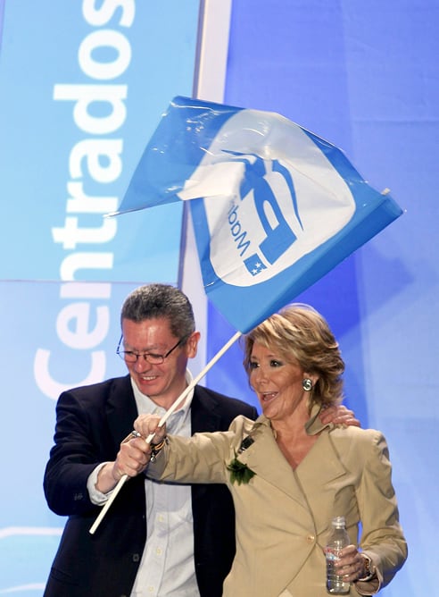 Esperanza Aguirre y Alberto Ruiz-Gallardón, durante el mitin de arranque de campaña del Partido Popular de Madrid