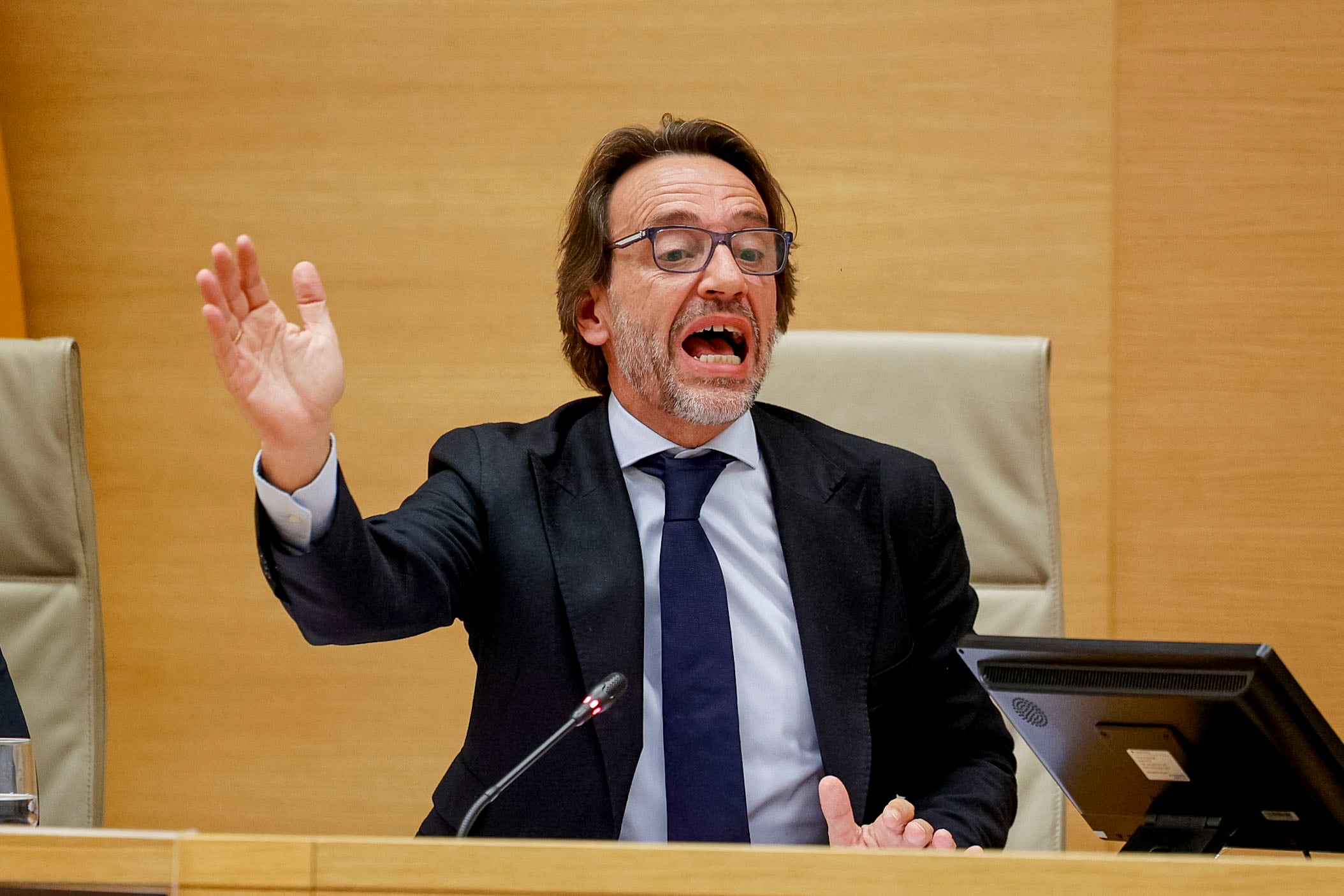 MADRID, 01/12/2025.- José Manuel Cuenca Ais, jefe de gabinete del expresidente de la Comunidad Valenciana Carlos Mazón, comparece este lunes ante la Comisión de la dana en el Congreso de los Diputados. EFE/ Daniel González
