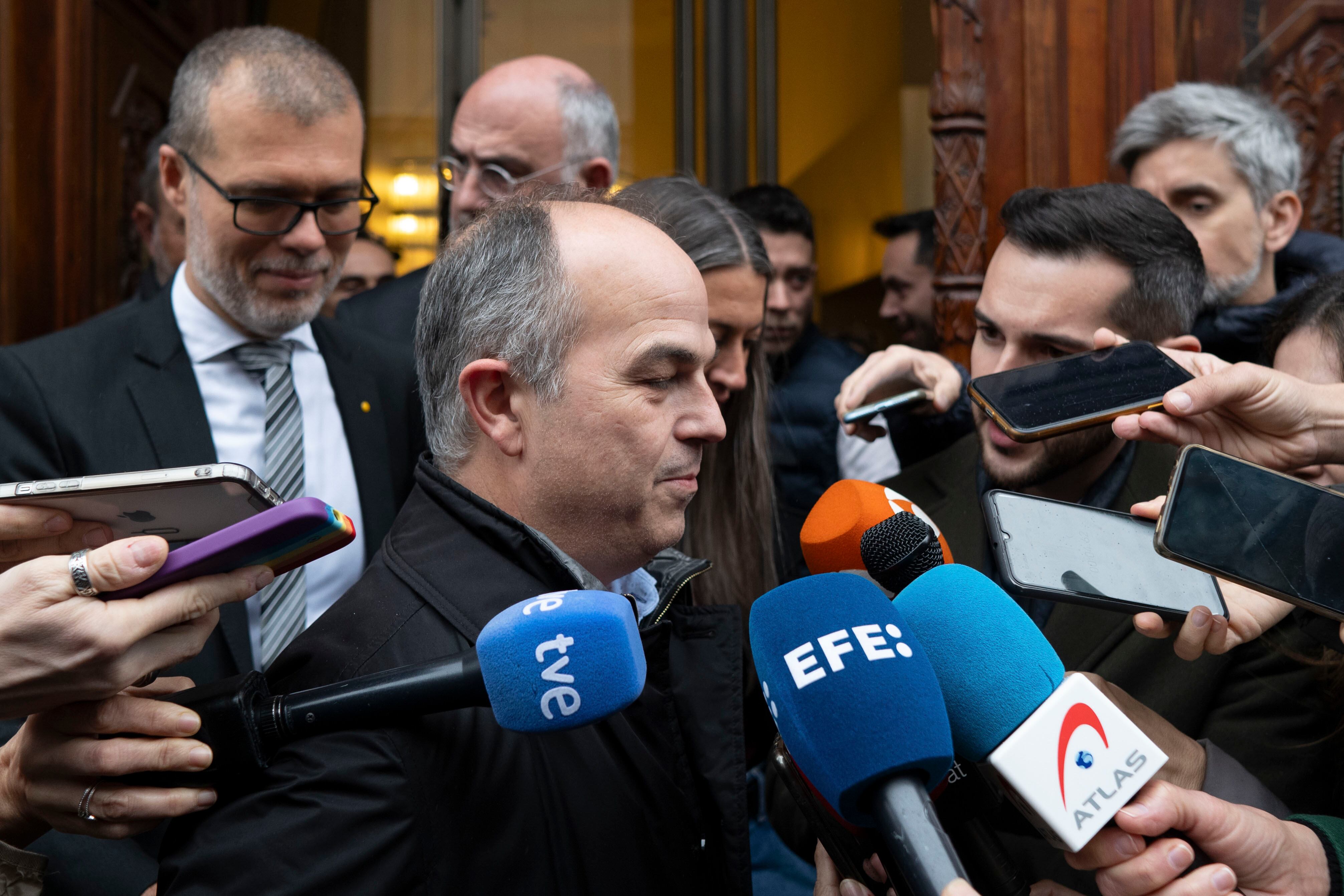 El secretario general de Junts, Jordi Turull (c) tras su reunión con el secretario de Organización del PSOE, Santos Cerdán el pasado 17 de enero.