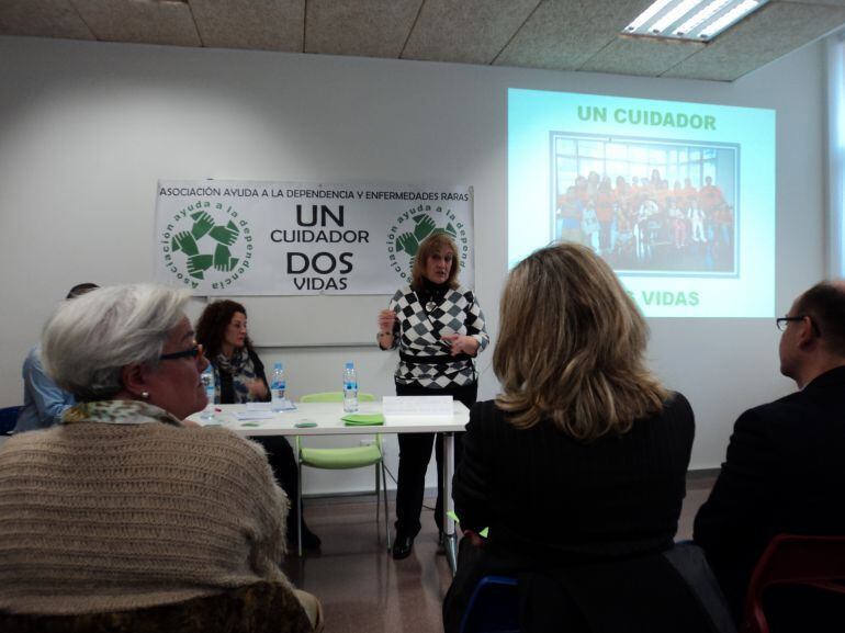 Yolanda de la Viuda y Marta del Valle durante un encuentro con representantes políticos