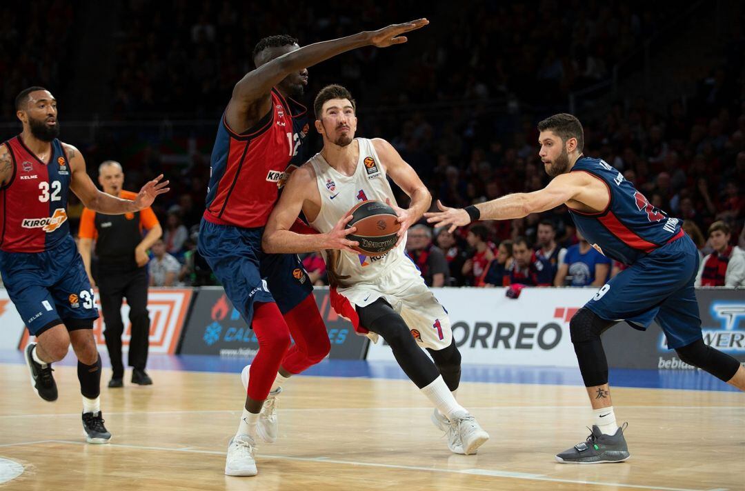 Nando De Colo con Diop.