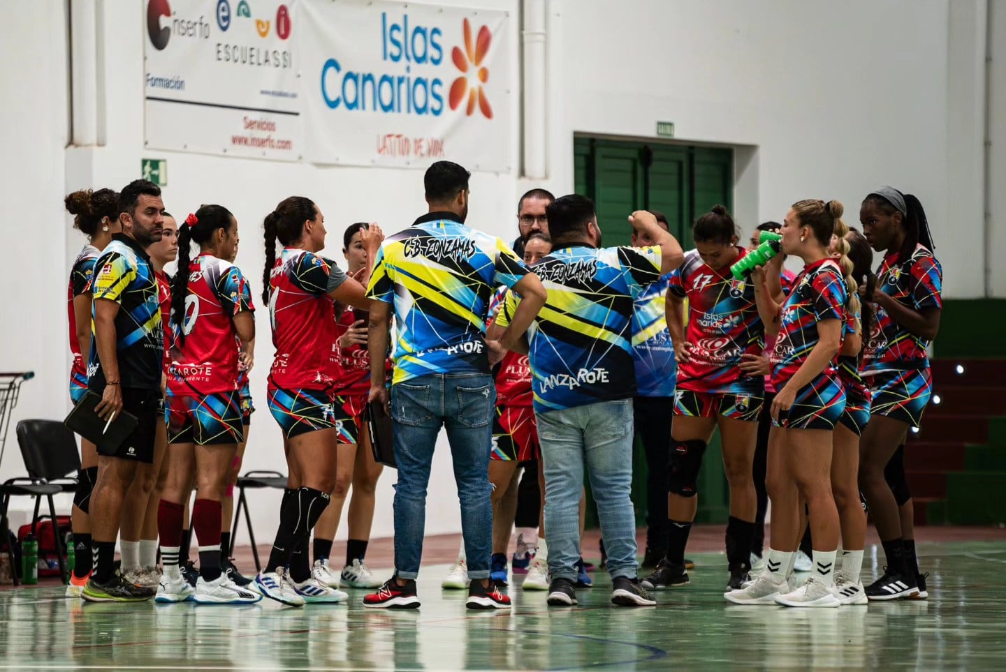 Jugadoras y técnicos del Zonzamas Plus Car Lanzarote.