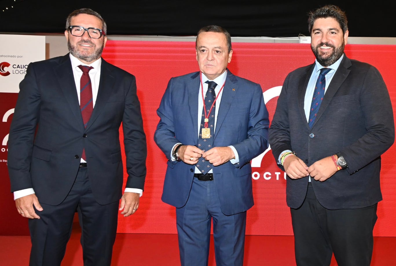 José María Albarracín ha recibido la Medalla de oro de la CROEM con motivo de la celebración del Día Regional del Empresario y la Empresaria