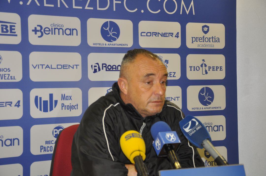 Josu Uribe durante la rueda de prensa de Chapín