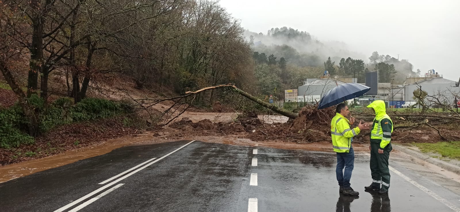 Un corrimiento de tierras provocó el corte de la carretera de Reza