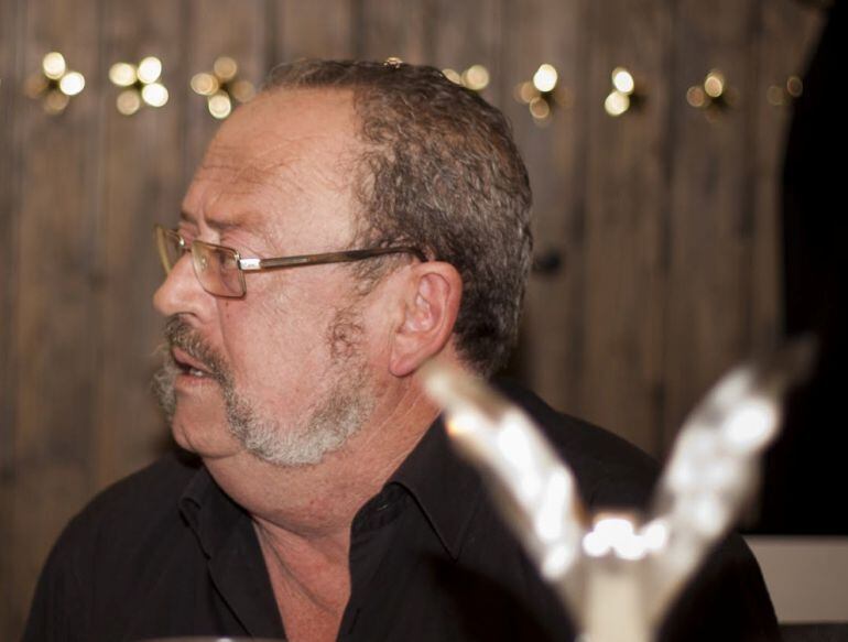 El escrito ha fallecido en un incendio en su domicilio de Bormujos