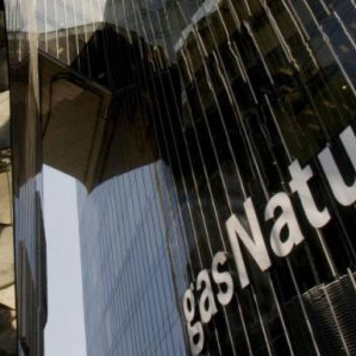 La Xunta y Gas Natural adquieren a Abanca el 10% de la eléctrica
