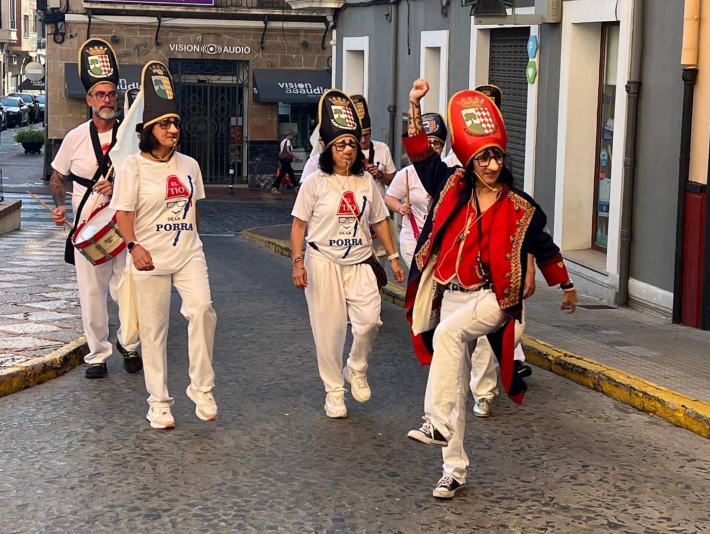 La banda del Tio de la Porra esta mañana en Oliva.