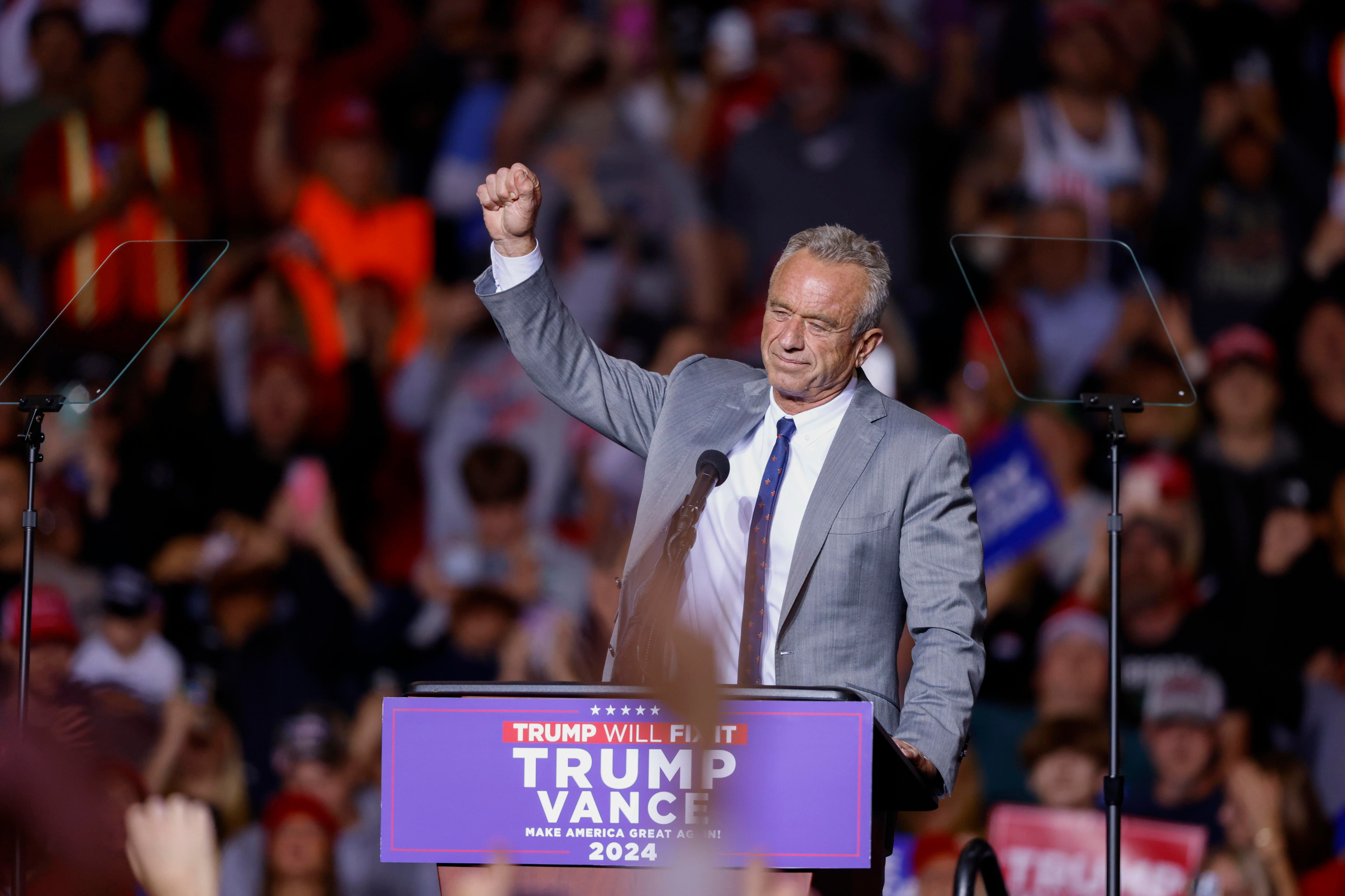 Roberto Kennedy Jr. en un acto de la campaña de Trump en Milwaukee