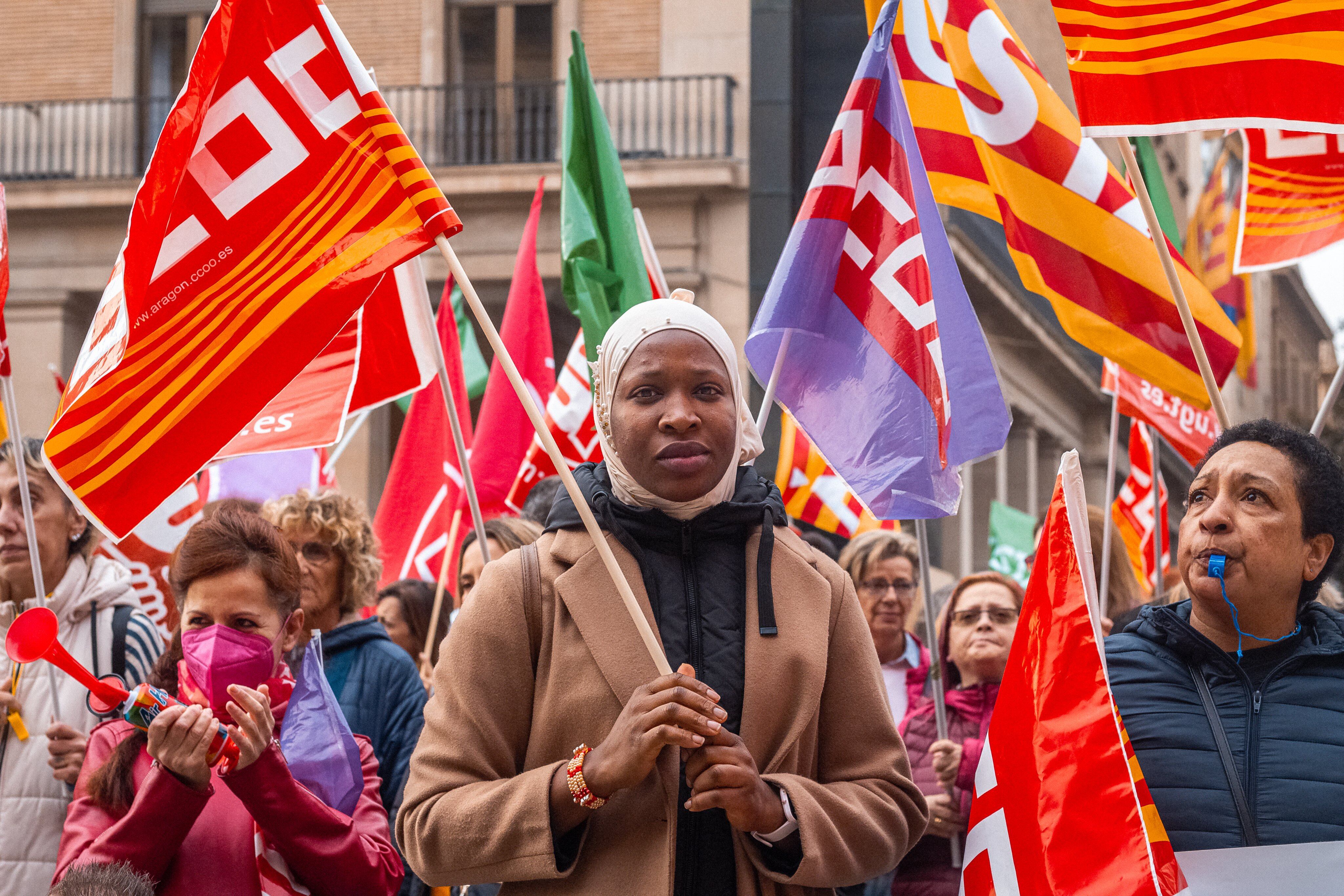 Concentración de las trabajadoras de la limpieza de edificios y locales de Zaragoza se concentraban en la plaza del Pilar