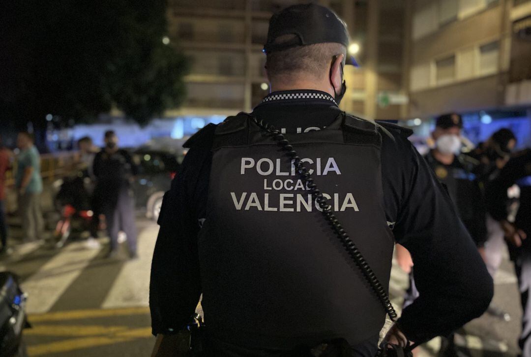 Un agente de la Policía Local de València. 