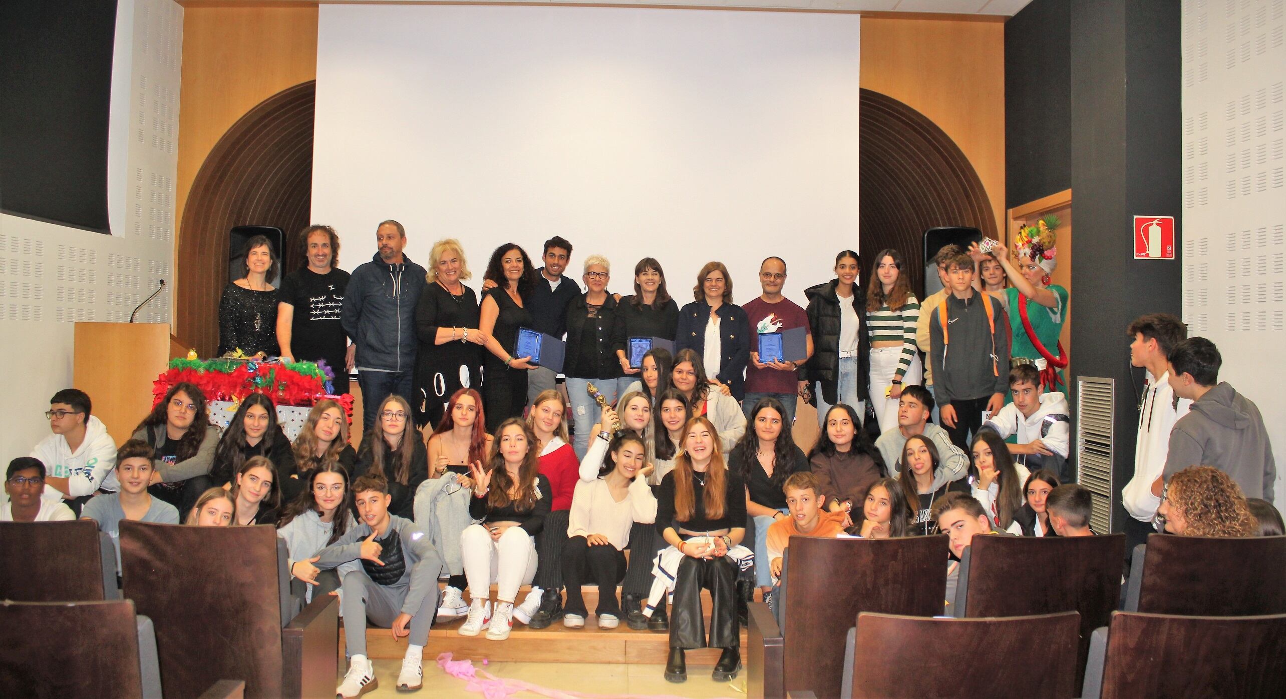 Foto de familia de los jóvenes protagonistas en Esteparea