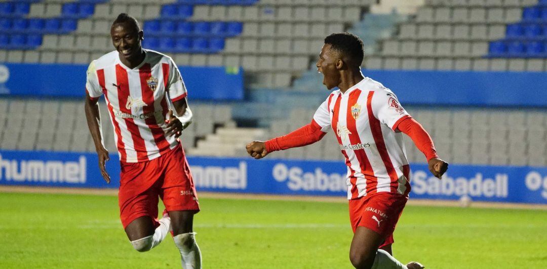 Umar Sadiq y Largie Ramazani celebrando el 1-2 en Sabadell.