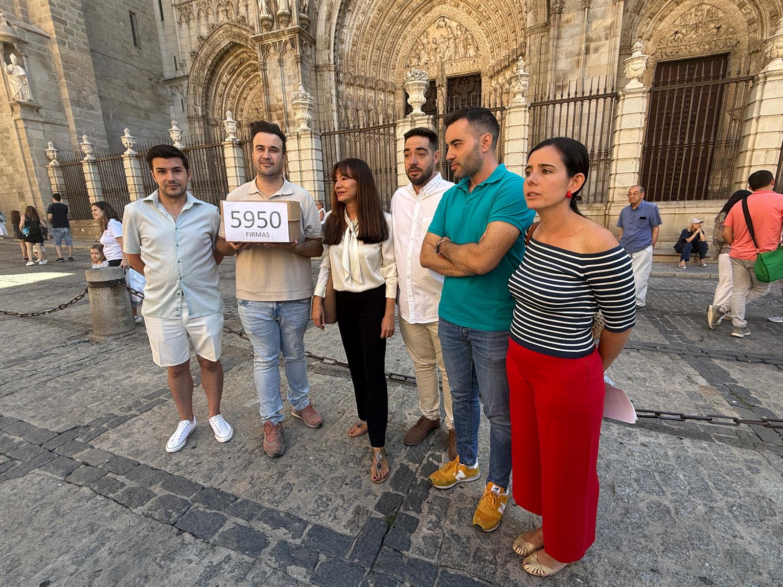 Guías de Toledo este viernes con las firmas recogidas en contra de la ordenanza turística
