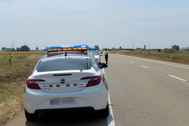 Inmediaciones del lugar en el que dos ciclistas han fallecido al ser arrollados y otro ha resultado herido en la N-601, km 293, en la localidad de Santa Cristina de Valmadrigal (León)