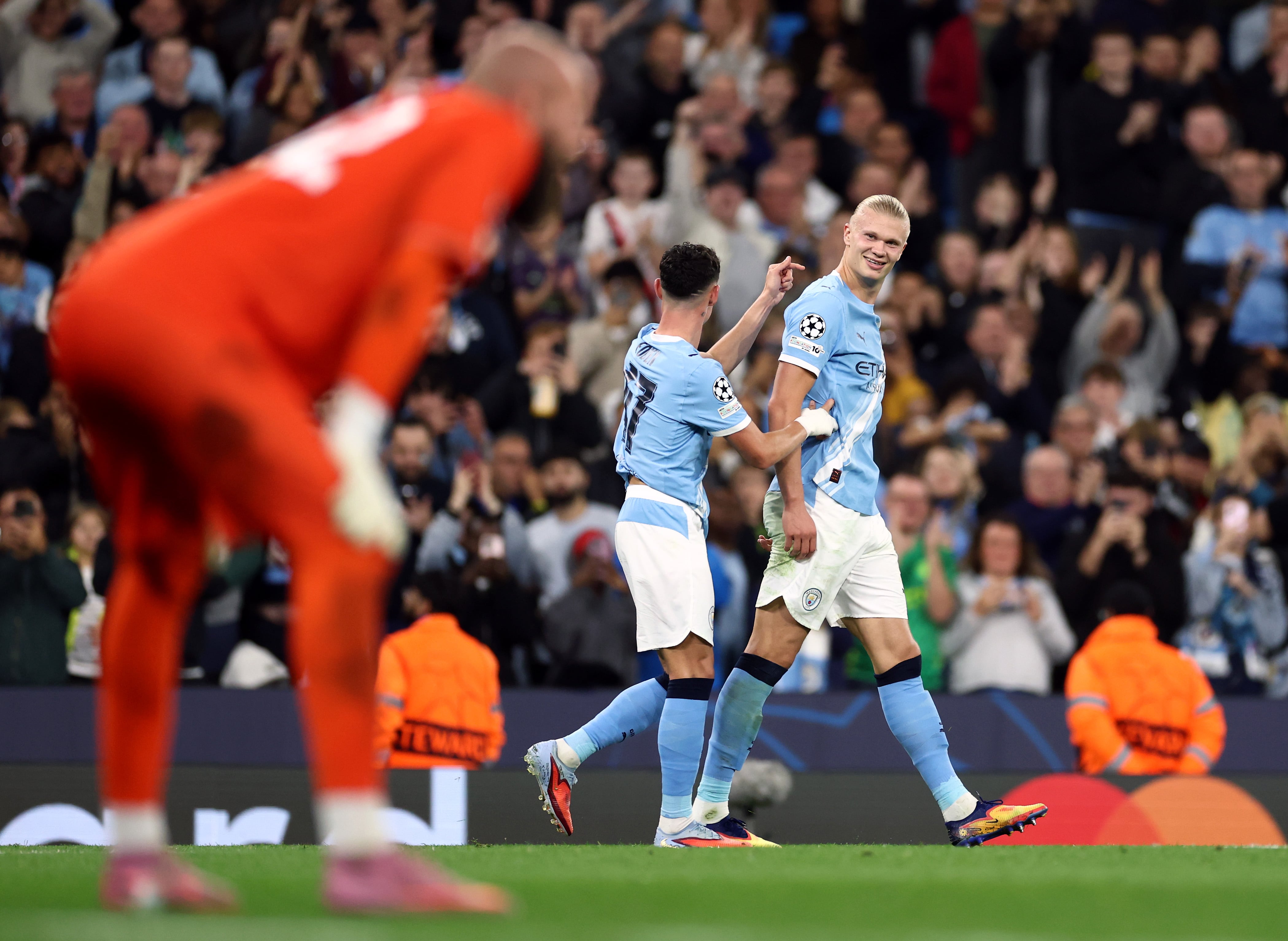 Haaland celebra su gol 50 en Champions