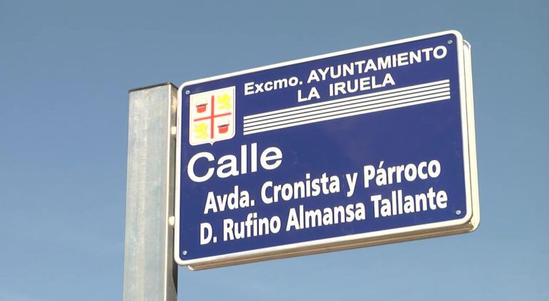 El ayuntamiento de La Iruela dedica una de sus calles al querido Párroco y Cronista Rufino Almansa Tallante