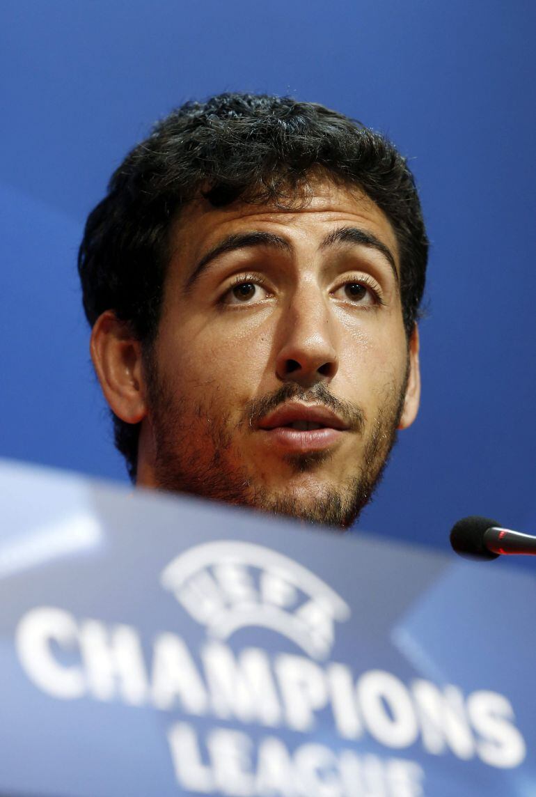 GRA201 Valencia (Comunidad Valenciana), 15/09/2015. El jugador del Valencia, Dani Parejo, durante la rueda de prensa ofrecida hoy con motivo del partido de Liga de Campeones que le enfrenta mañana al Zenit en Mestalla. EFE/Kai Försterling