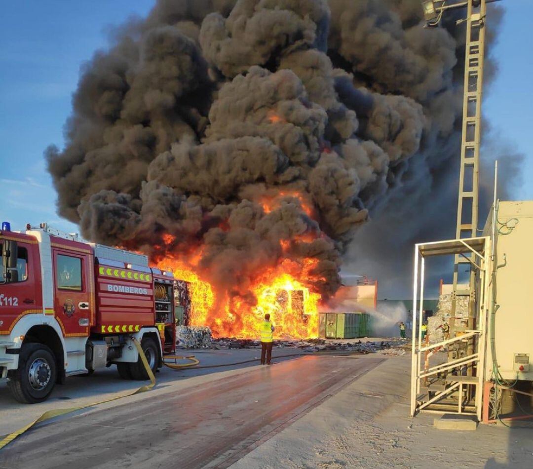 Incendio en planta de reciclaje de Alcorcón