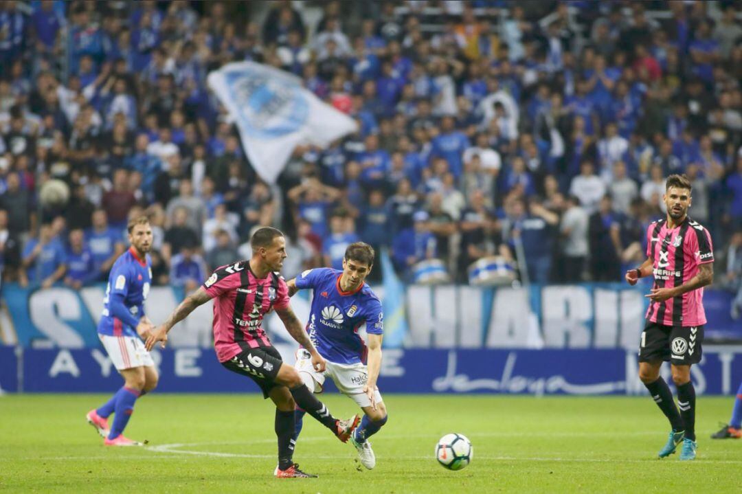 Forlín durante una jugada frente al Tenerife la temporada pasada.