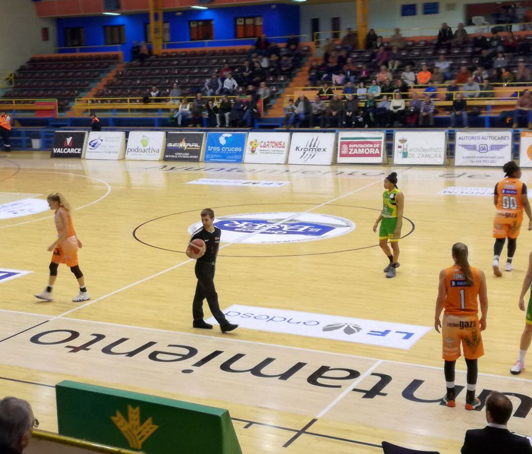 Brittany McPhee en el momento de retirarse lesionada