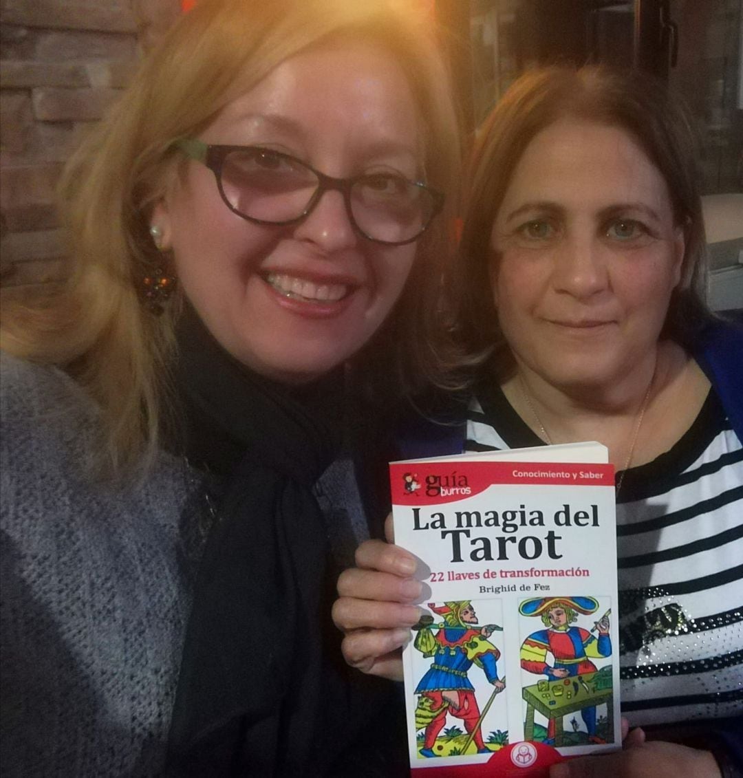 La autora del libro durante la presentación en Enguídanos. 