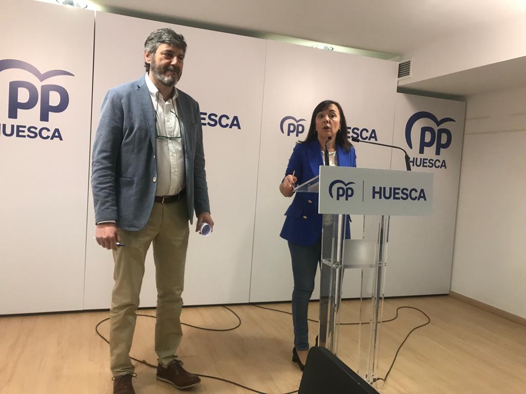 Gerardo Oliván y Gemma Allué durante la rueda de prensa