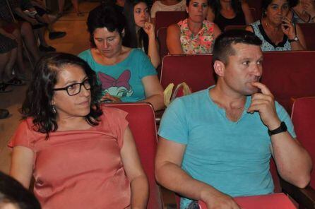 Manuel Vargas Galiano (Dcha), en un acto público, en el Salón de Actos de la Casa de laCultura, junto a la Parlamentaria Andaluza, Maria García Bueno