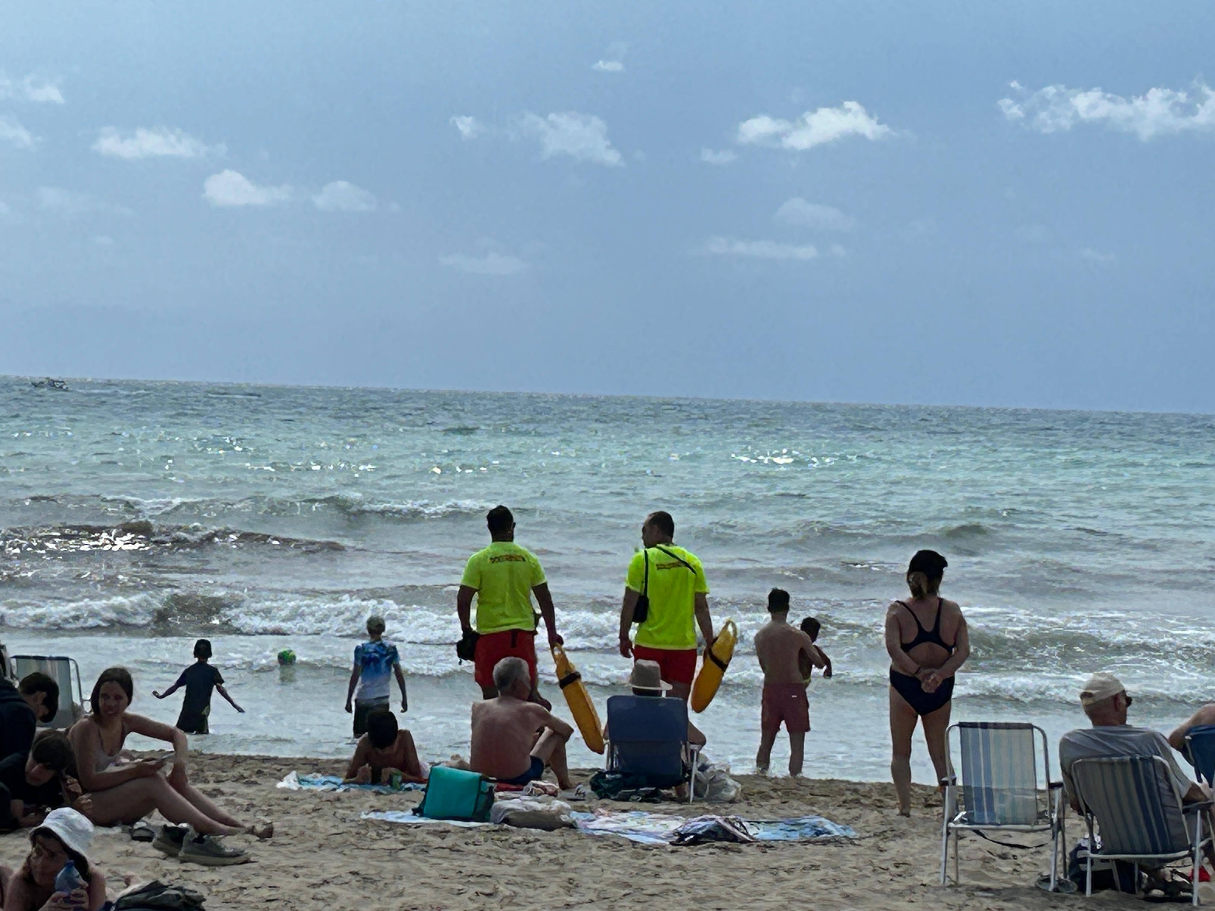 Alicante cuenta desde este sábado con el servicio diario de Salvamento y Socorrismo en sus playas