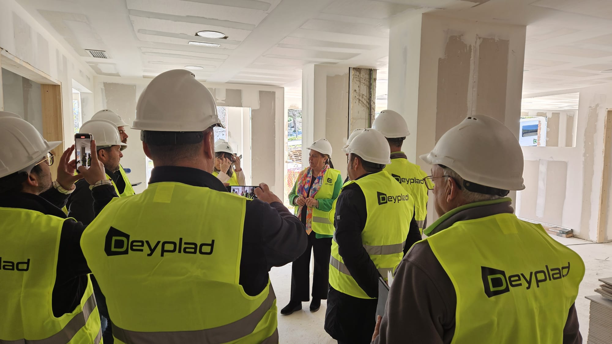 Otro momento de la visita a las instalaciones de la Residencia de Mayores 'Pilar de la Dehesa' de Jódar