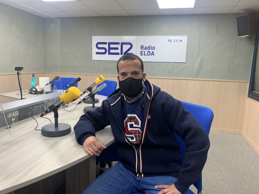 Santi Rico, entrenador del Eldense, está muy satisfecho con el rendimiento del equipo