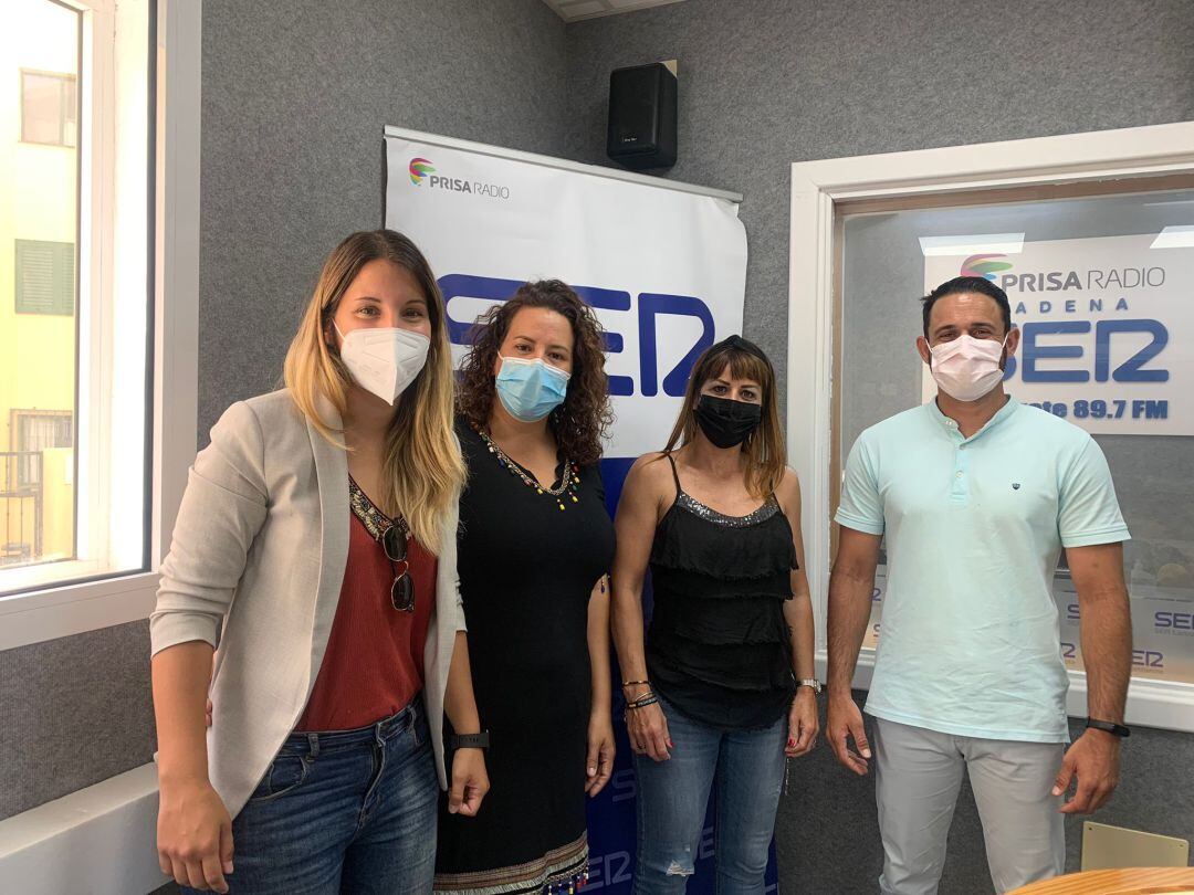 Jenifer Galán, Jessica Pérez, Carmen Hernández, y Alejandro Ramírez en los estudios de SER Lanzarote. 