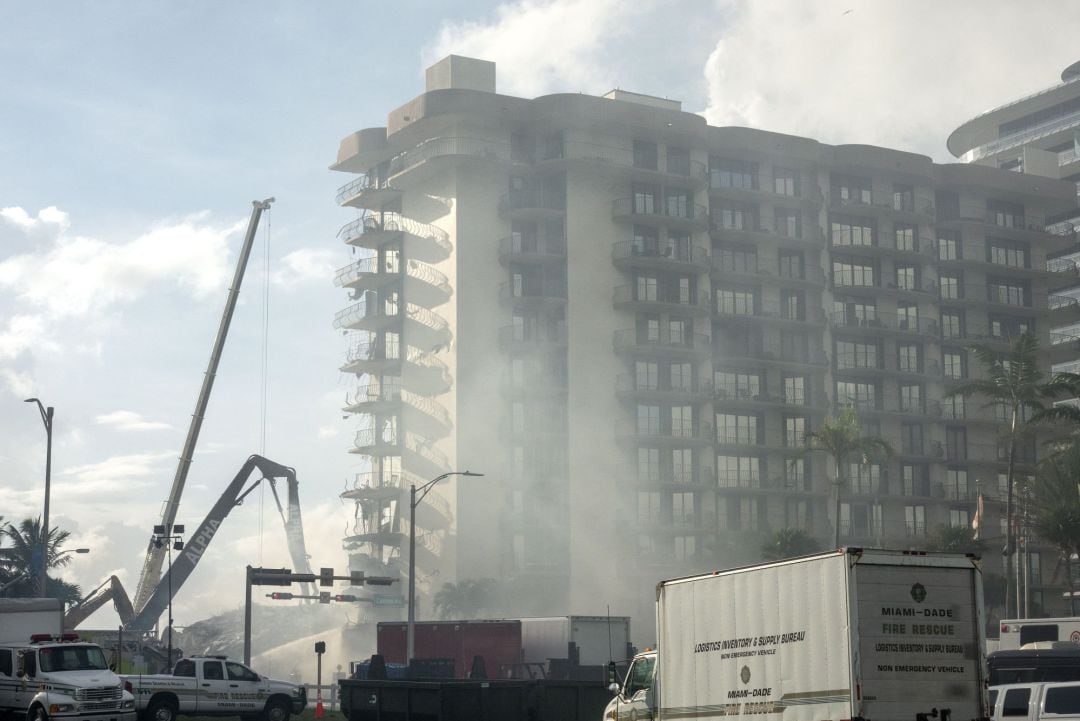 Un incendio en el edificio derrumbado en Miami