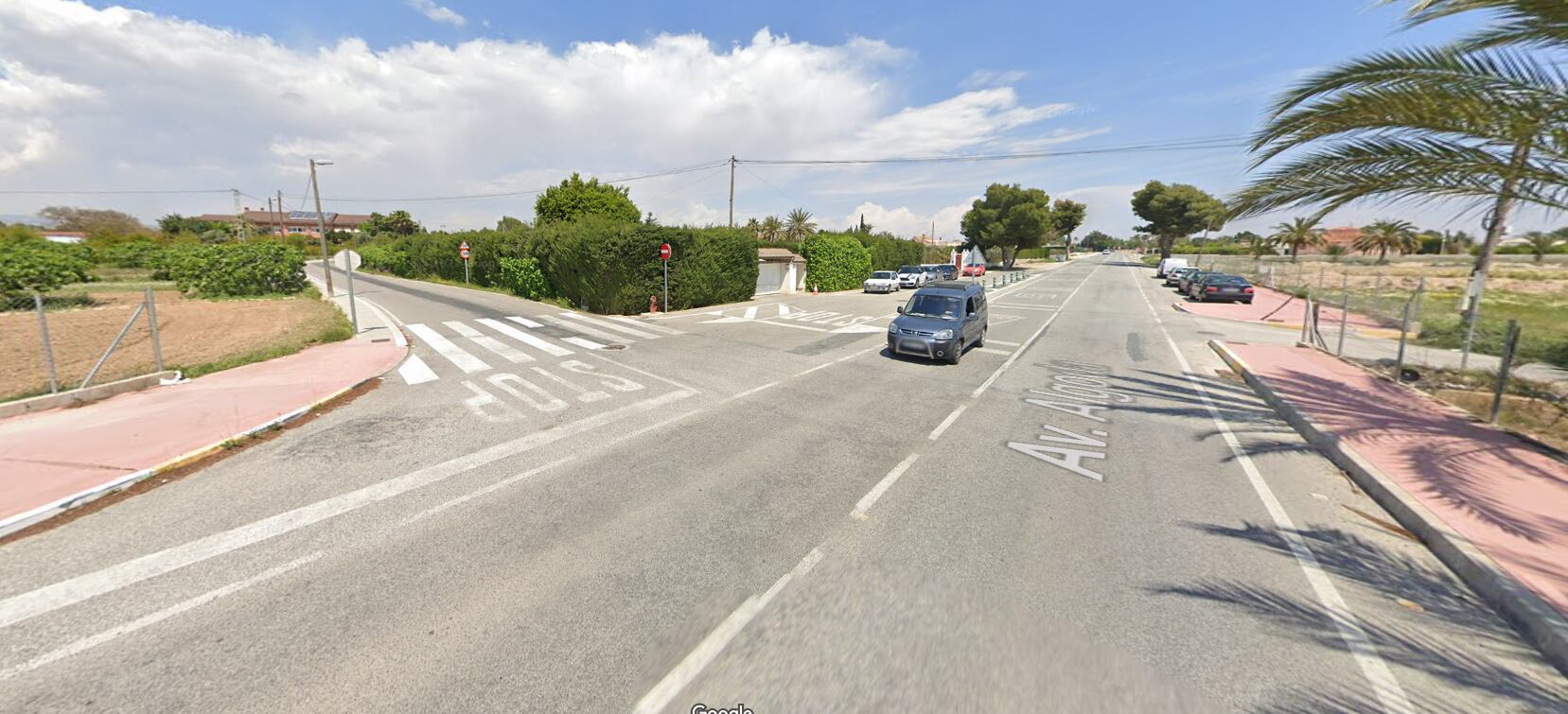 Acceso al colegio Els Garrofers