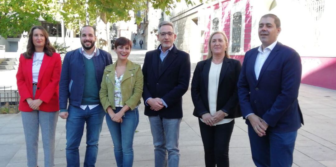 Isabel Rodríguez (centro) junto a los candidatos socialistas al Congreso y Senado el próximo 10 de Noviembre