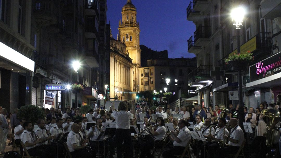 Banda de música de Jaén tocando en una edición de &#039;La Noche en Blanco&#039;.