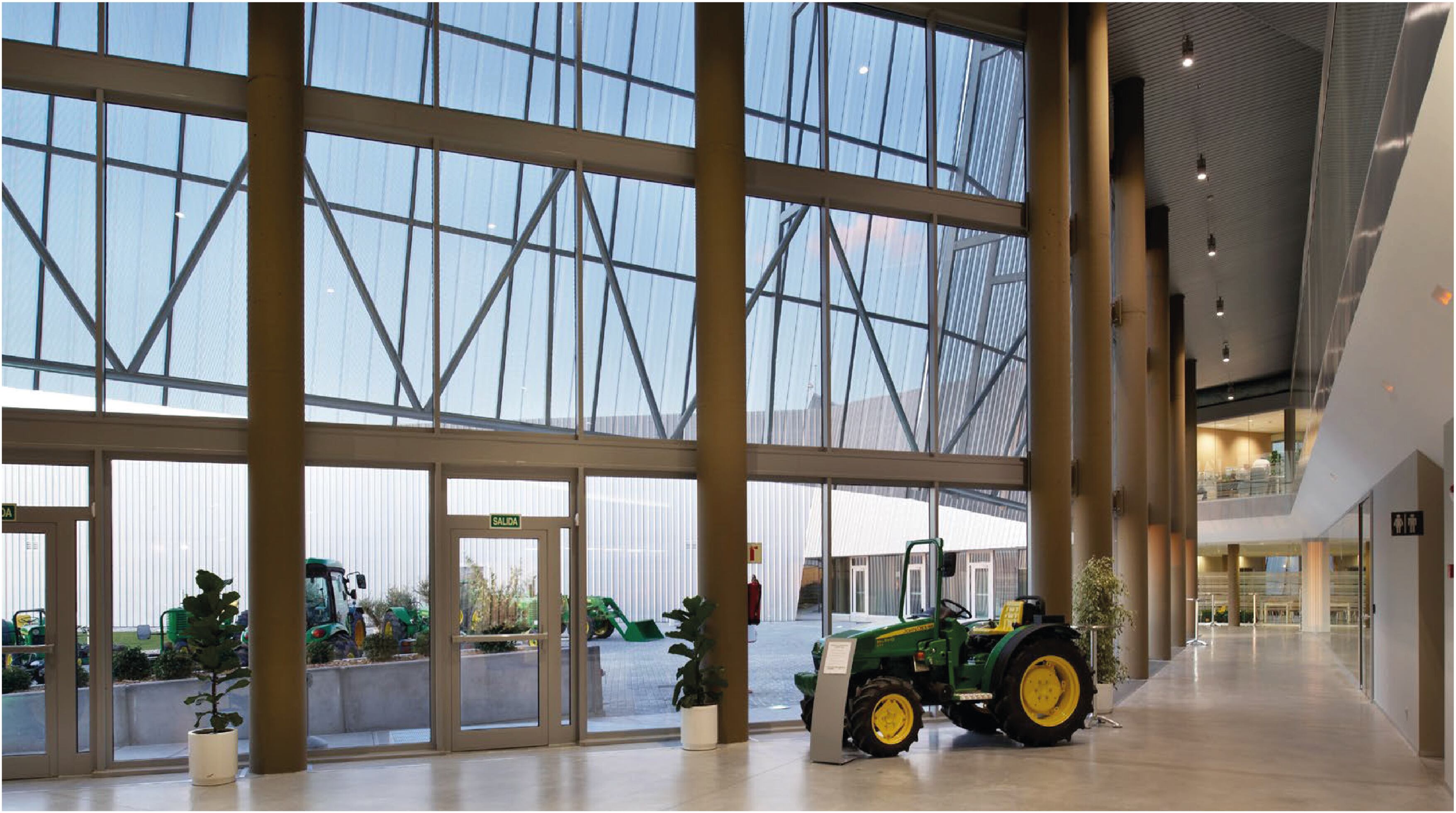 Interior de las instalaciones de la multinacional John Deere en Parla.