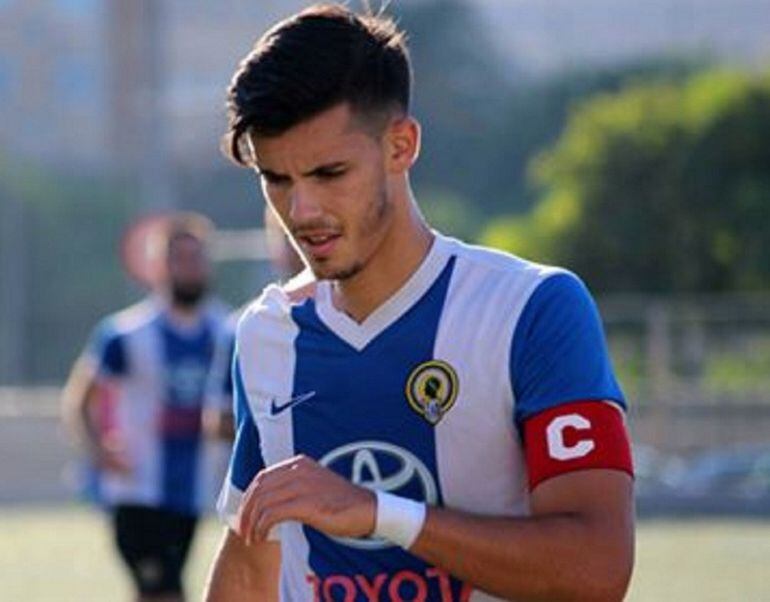Carlos Mora en su época como capitán del Hércules "B"