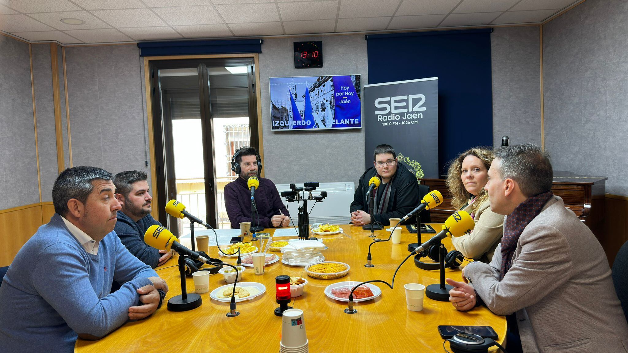 Tertulia de hermanos y hermanas mayores en el programa 'Hoy por Hoy Jaén - Especial Izquierdo X Delante' de este Lunes Santo.