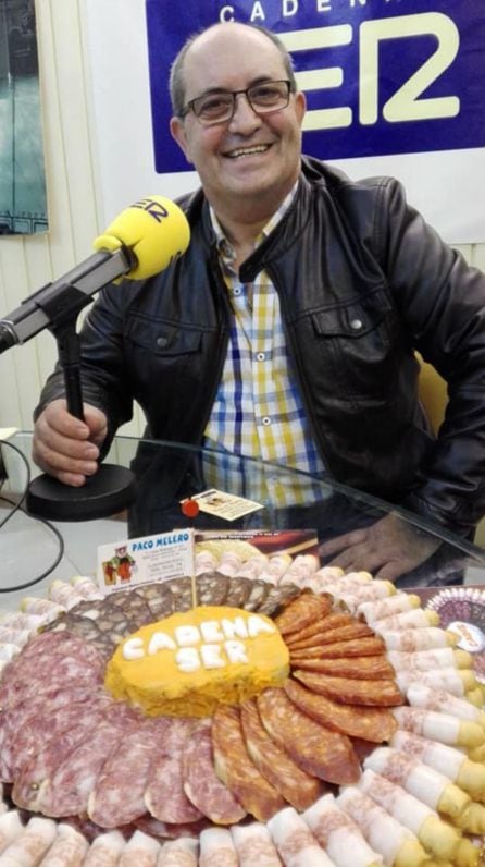 Paco Melero, atendiendo a los micrófonos de Radio Jerez en Ser Emprendedores