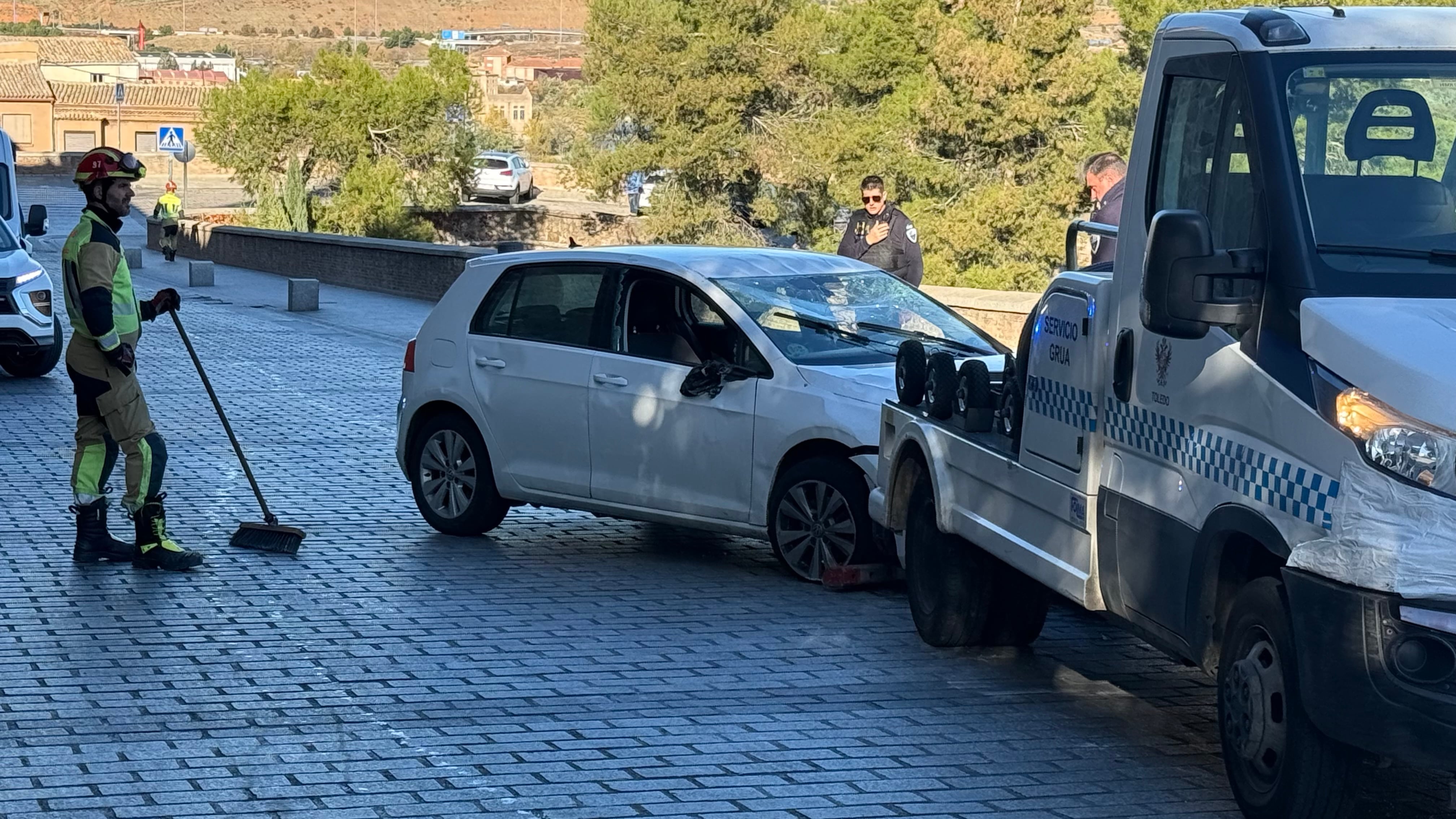 Aparatoso accidente de tráfico en el Casco Histórico de Toledo