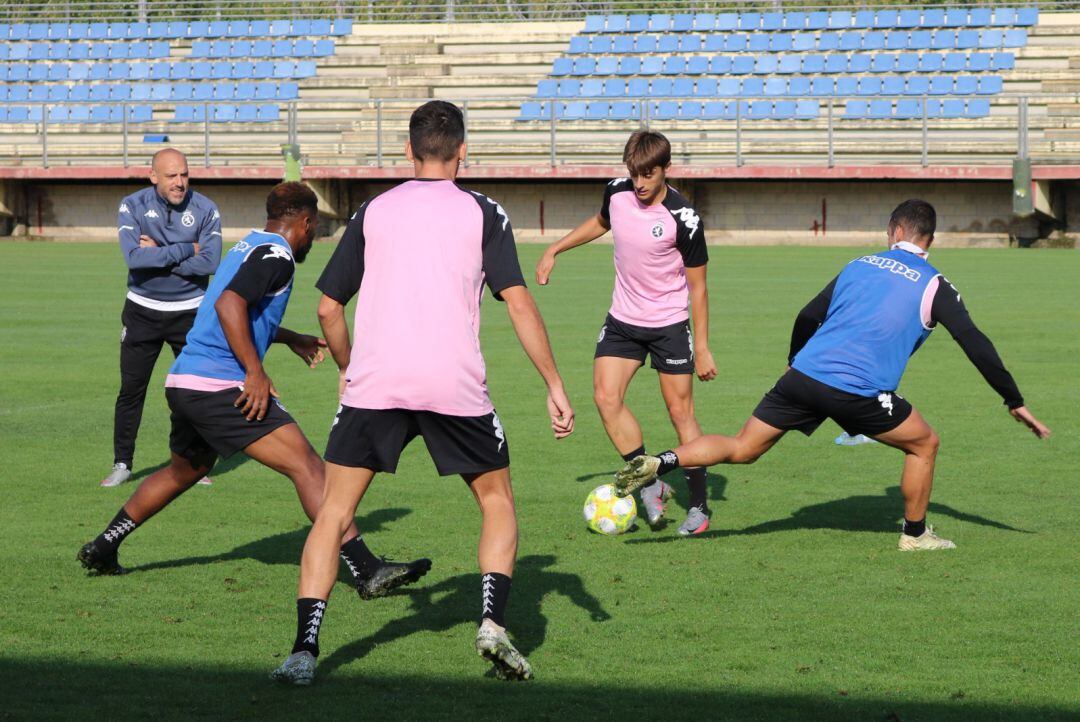Luque, ante la mirada de Cabello, durante la sesión de este martes