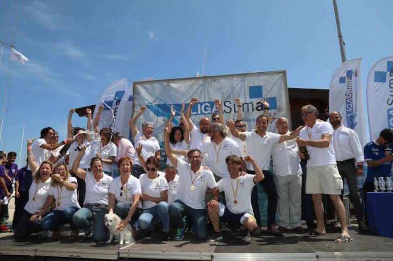 Equipos de Veteranas y Veteranos del CR Marina Dénia campeones de Liga Suma.
